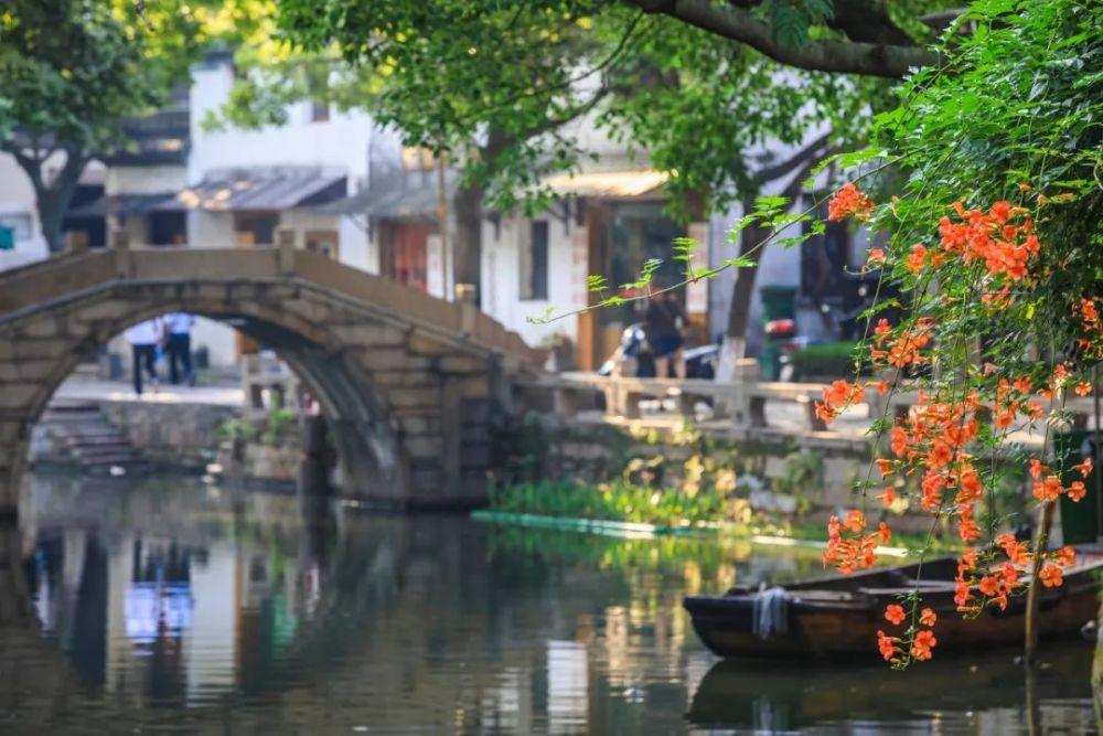 电脑开机几分钟后自动关机，怎么回事？电游戏画面
